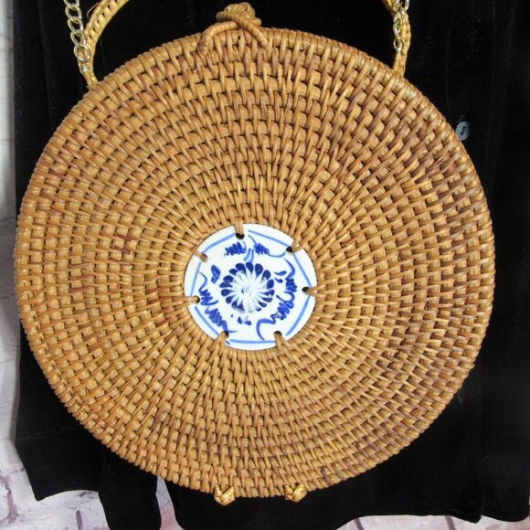 UNIQUE CHARMING WOVEN RATTAN BASKET PURSE BAG + CERAMIC INSERT. CLEAN, NO DAMAGE - Picture 1 of 14